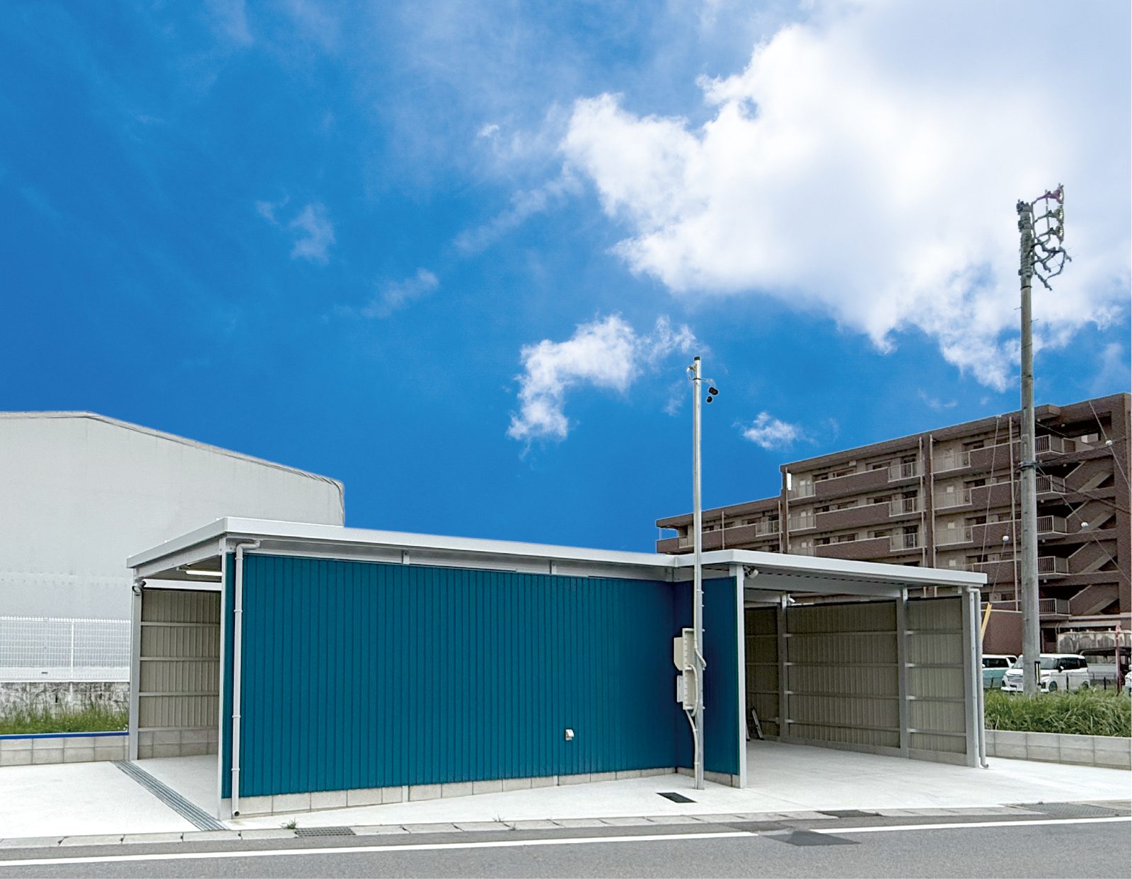 岡崎北野店の外観。2つの洗車ブースが並ぶ建物