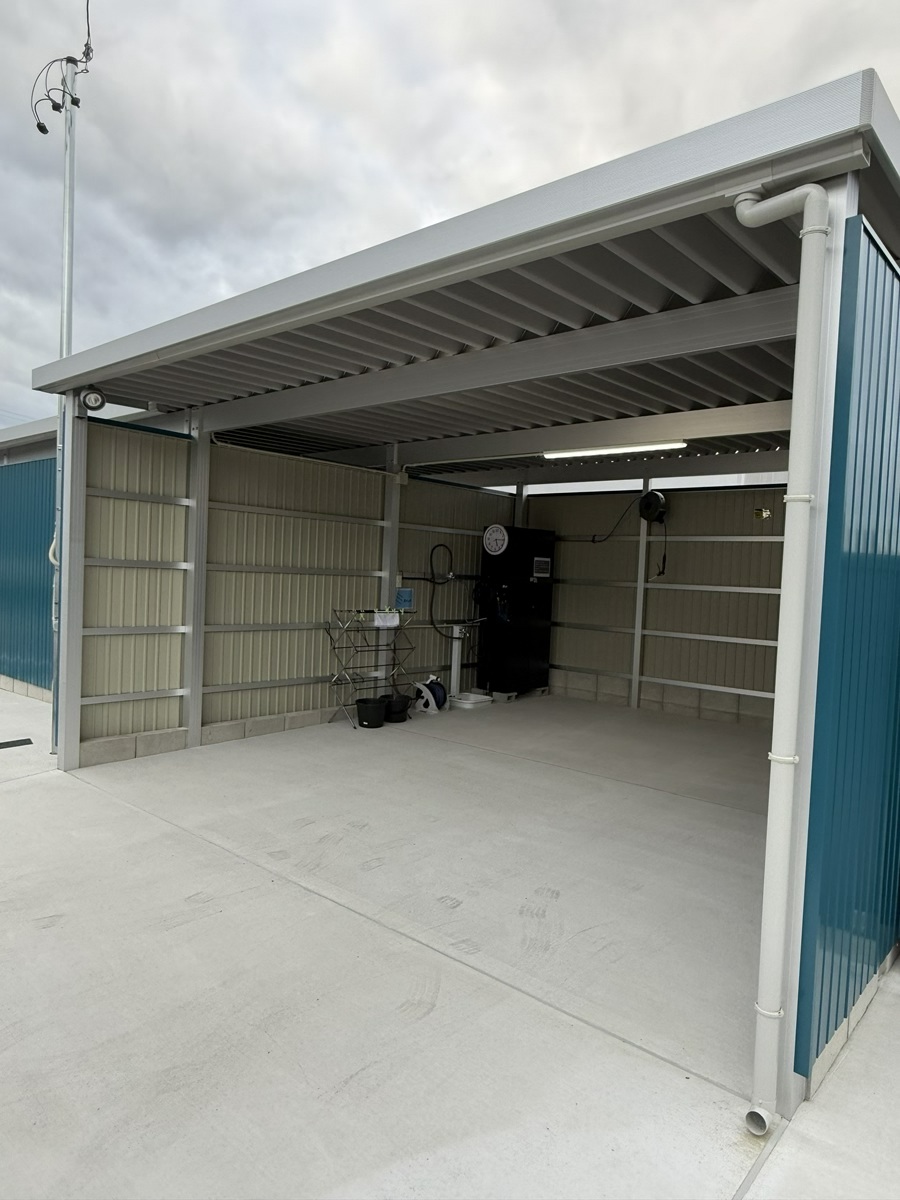 Self Car Wash 1on1 洗車風景