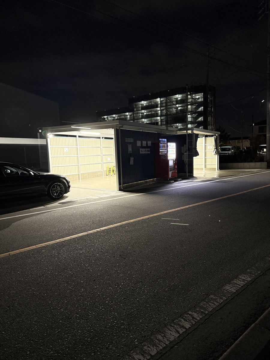 Self Car Wash 1on1 夜の雰囲気